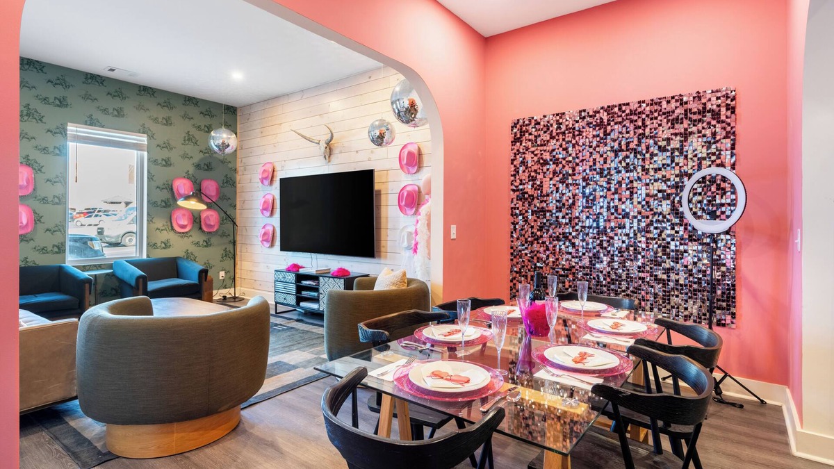 Five Points House | The Last Rodeo | Bachelorette Retreat | Sleeps 24 | 5 Mins to Broadway