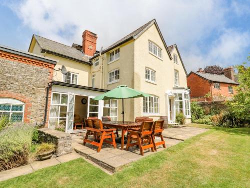 Bishops Castle House | The Laurels