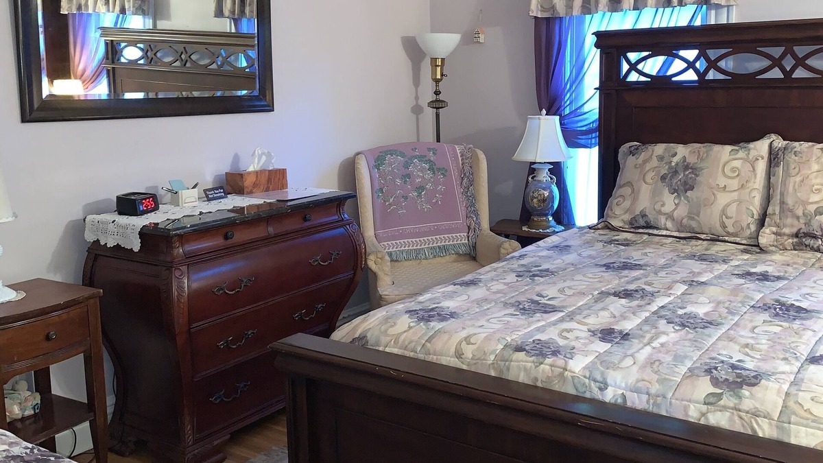 Brockport Bed & Breakfast | The Lavender room at The Victorian