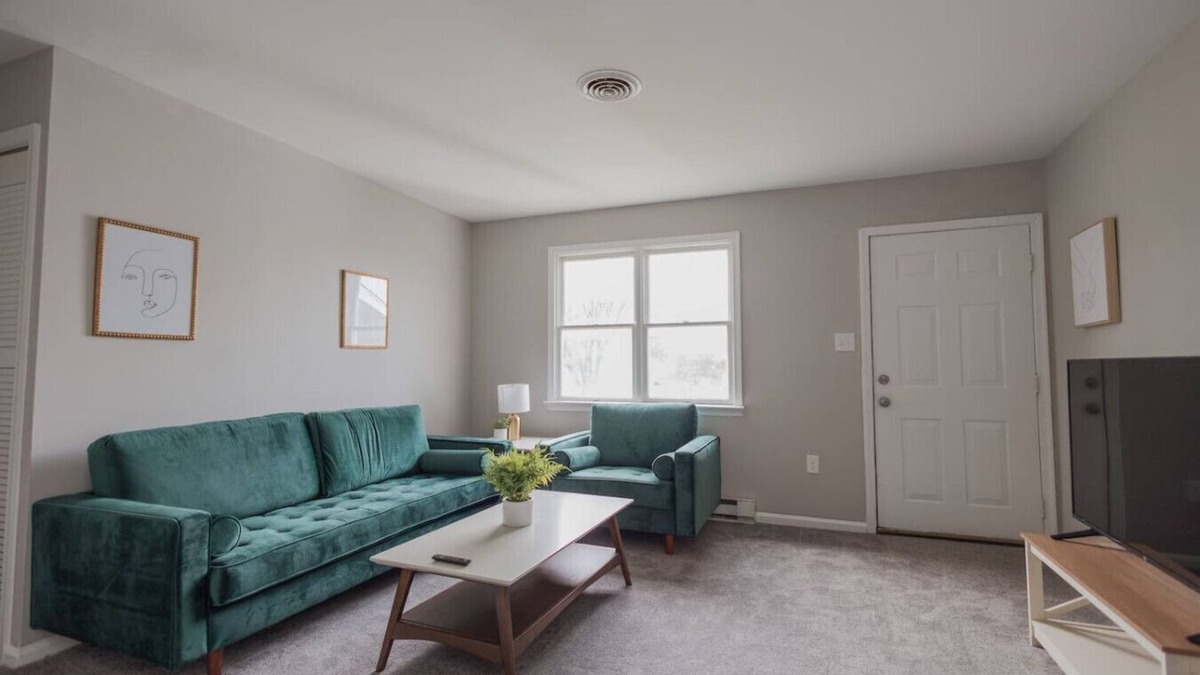Martinsburg Apartment | The Lazy Lizard- 2 bedroom apartment