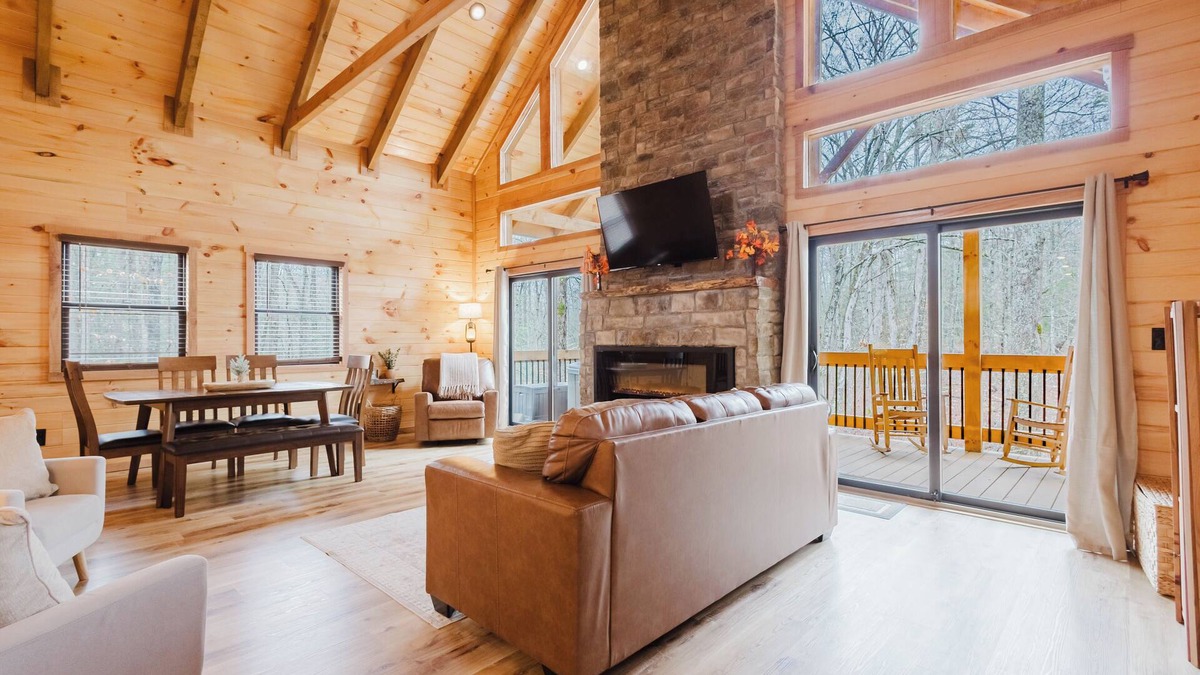 Saint Helens Cabin | The Lazy Maple in RRG - Fire pit/hot tub/arcade/wifi