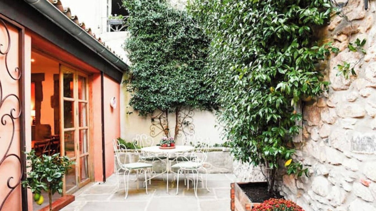 Villeneuve-Minervois House | The lemon trees secret gardens.