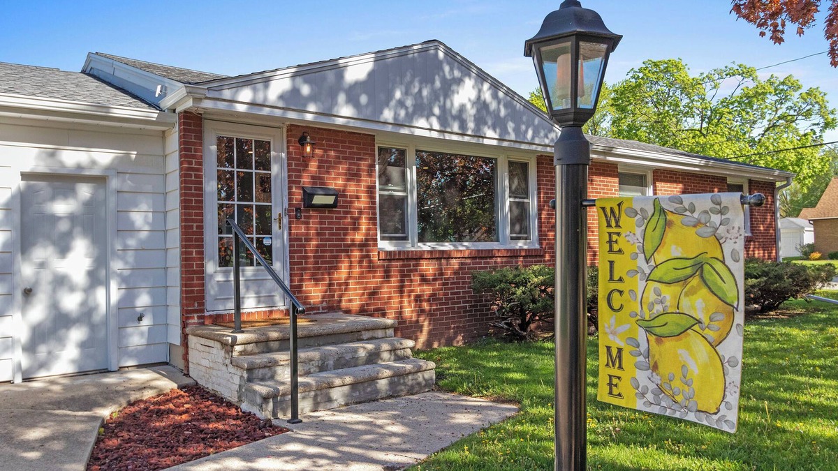 Green Bay House | The Lemon House
