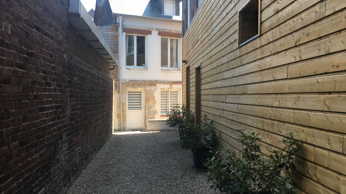 Honfleur Apartment | The Lieutenance, 45m2, terrace, WIFI, Honfleur center