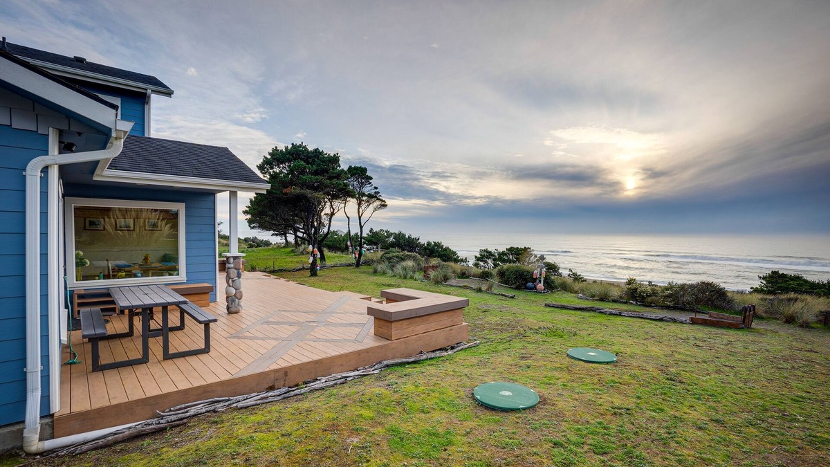Port Orford House | The Lighthouse: 3 Acre Port Orford Oceanfront Home