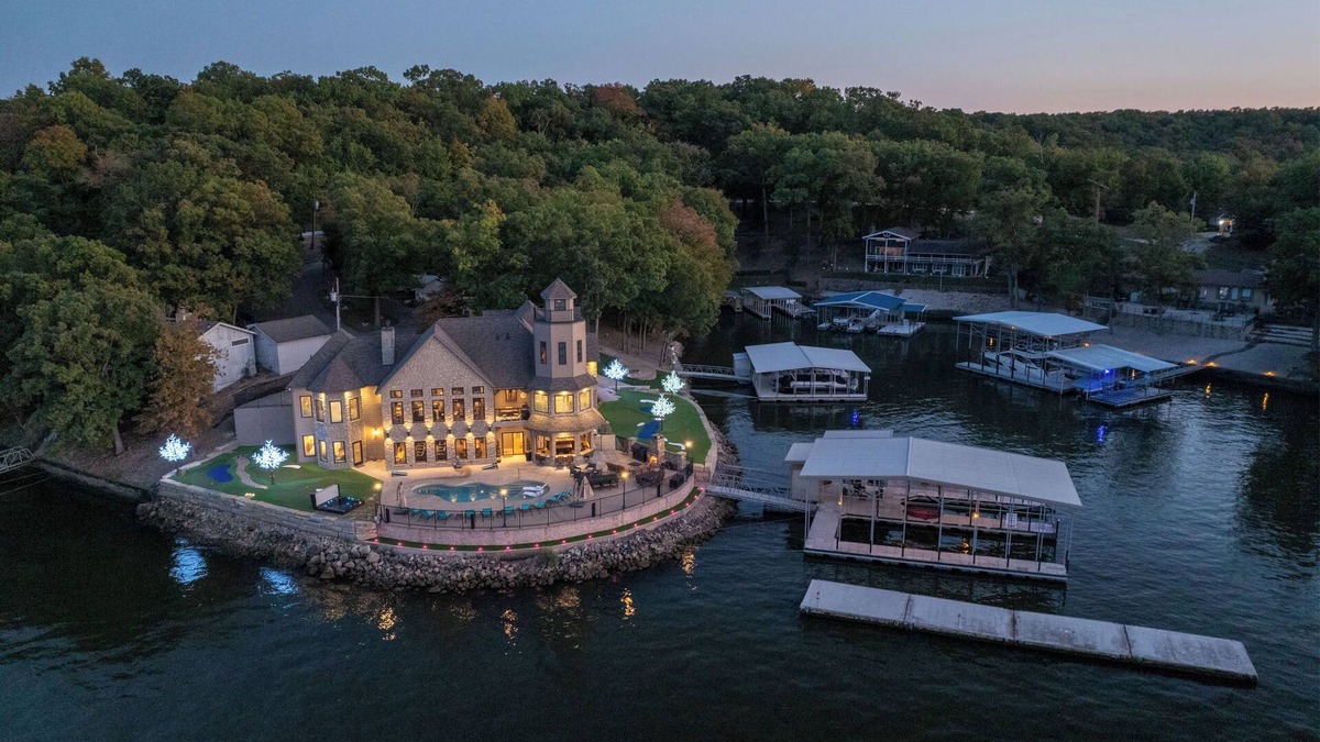 Osage Beach House | The Lighthouse - Amazing 7,000 SF Home - Private Heated Pool & Golf Course