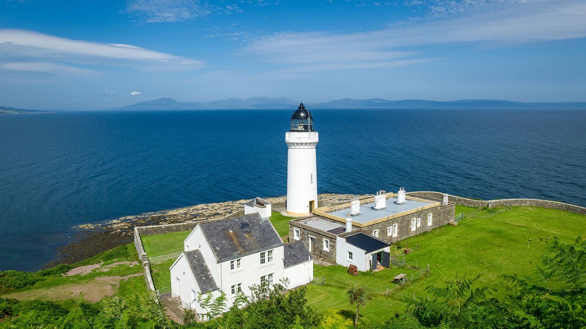 Campbeltown House | The Lighthouse Cottage - unique, spacious house with stunning seaviews