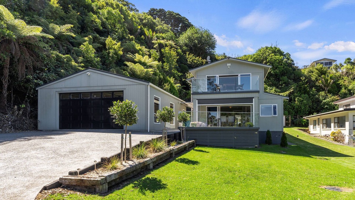 Te Mata House | The Lighthouse - Te Mata Holiday Home