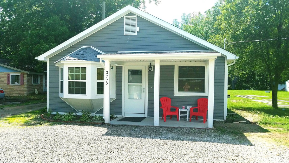 North Lakeport House | The Lighthouse Cottage - Sleeps 8