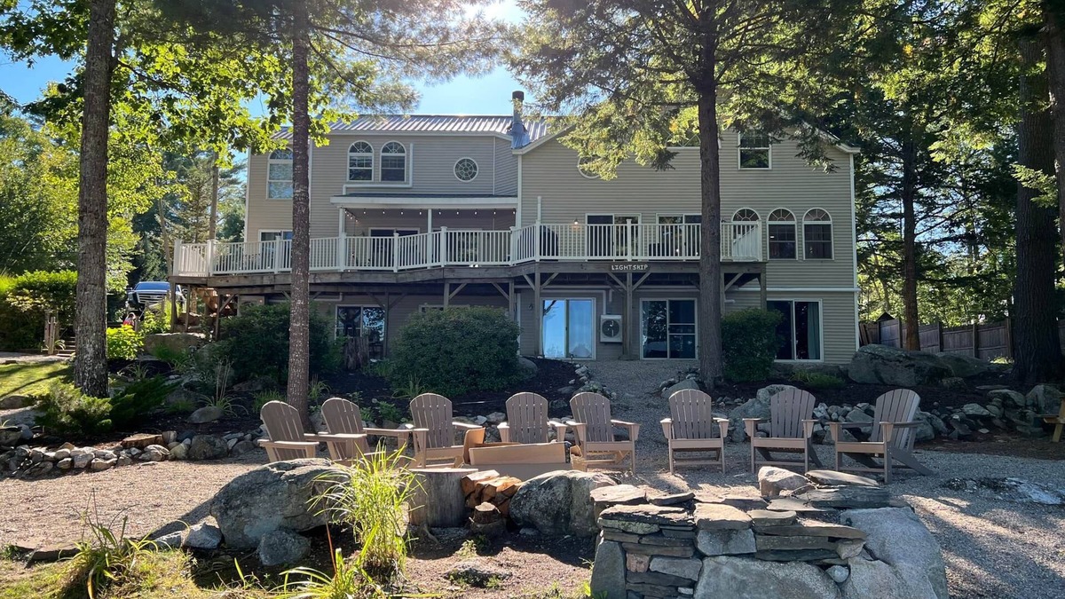 Bridgton House | THE LIGHTSHIP-MOOSE POND/PLEASANT MOUNTAIN