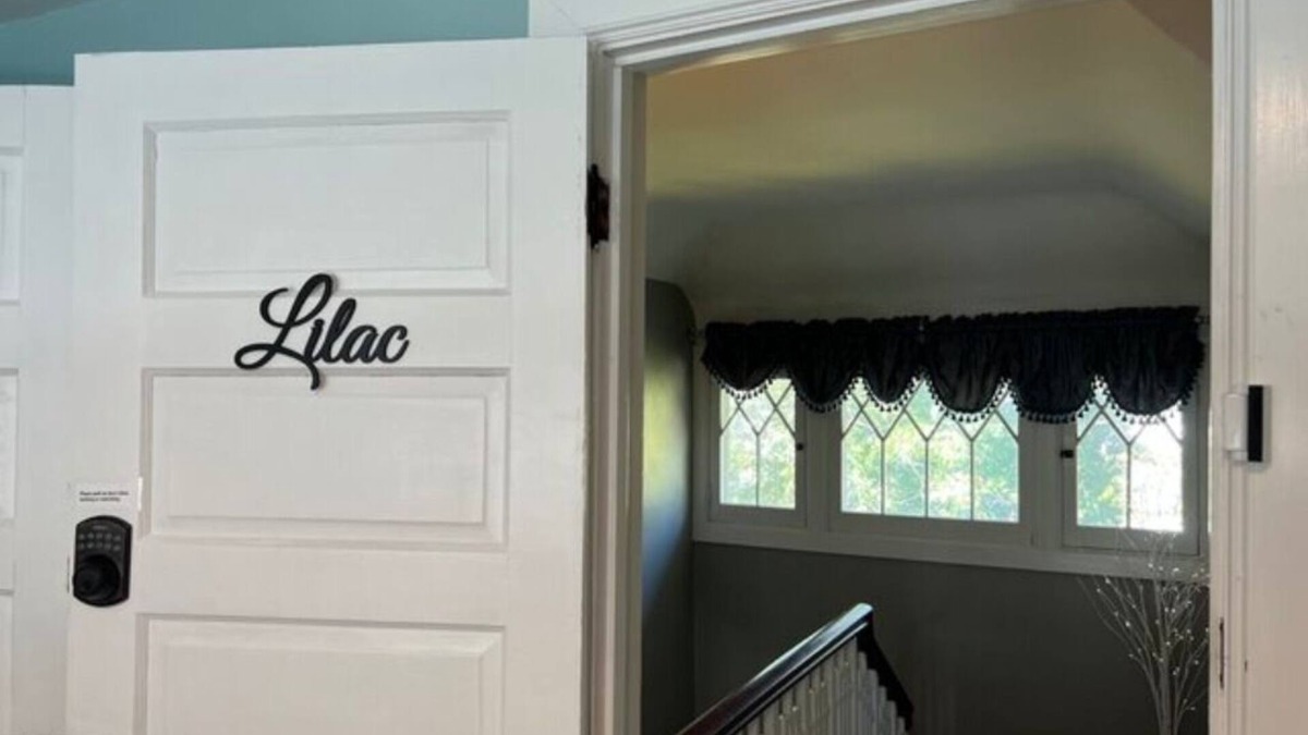 Woodsfield Apartment | The Lilac Room w/King Bed