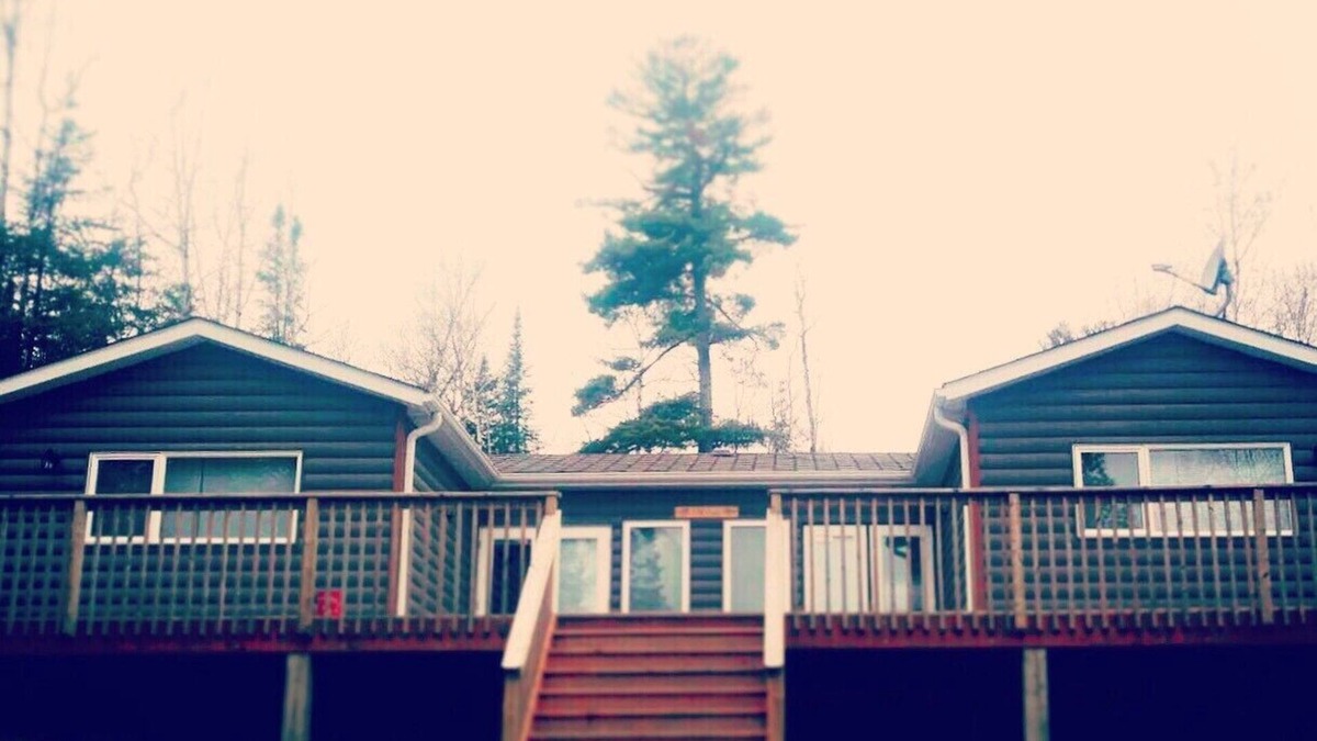 Kenora House | The Lily Pads Cabin - Lakewood Park Cabins