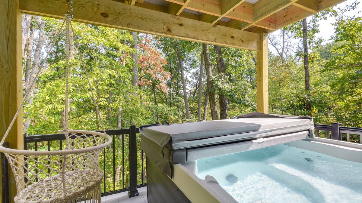 The Galena Territory House | The Linden; New construction Galena Retreat w/hot tub & pool table