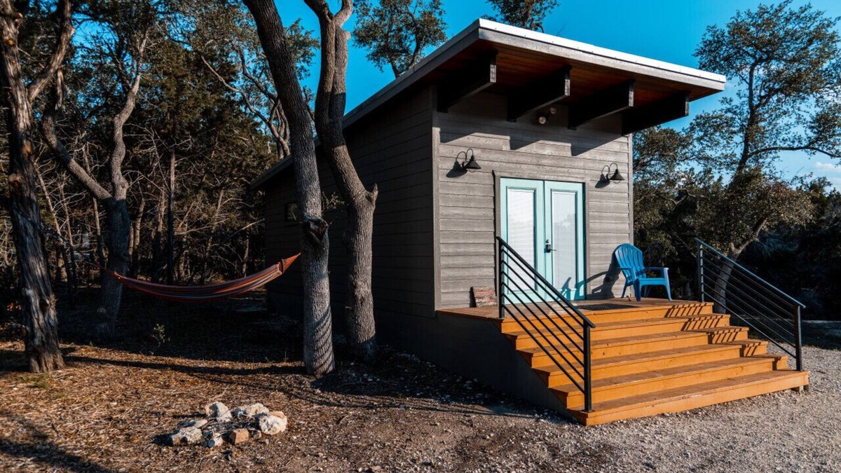 Dripping Springs Cottage | The Liney Moon- Triplet Home, Sleeps 6 w/Pool, Firepits, Putting Green, & More!