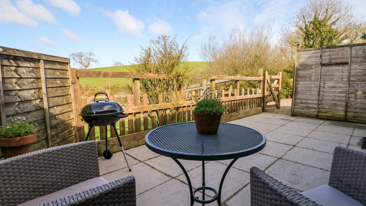 Hele Cottage | THE LINHAY, pet friendly, character holiday cottage in West Down