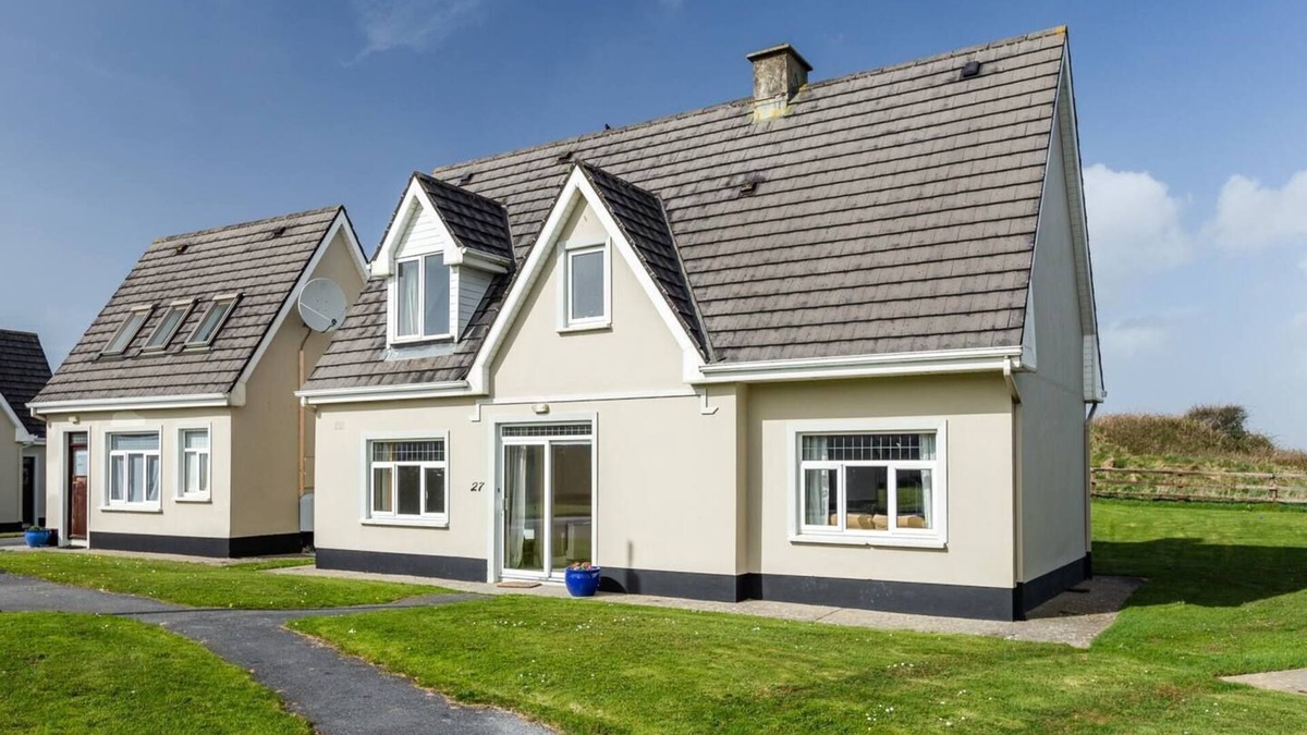 Lahinch House | The Links 27, Family Holiday Home 500M walk to Lahinch
