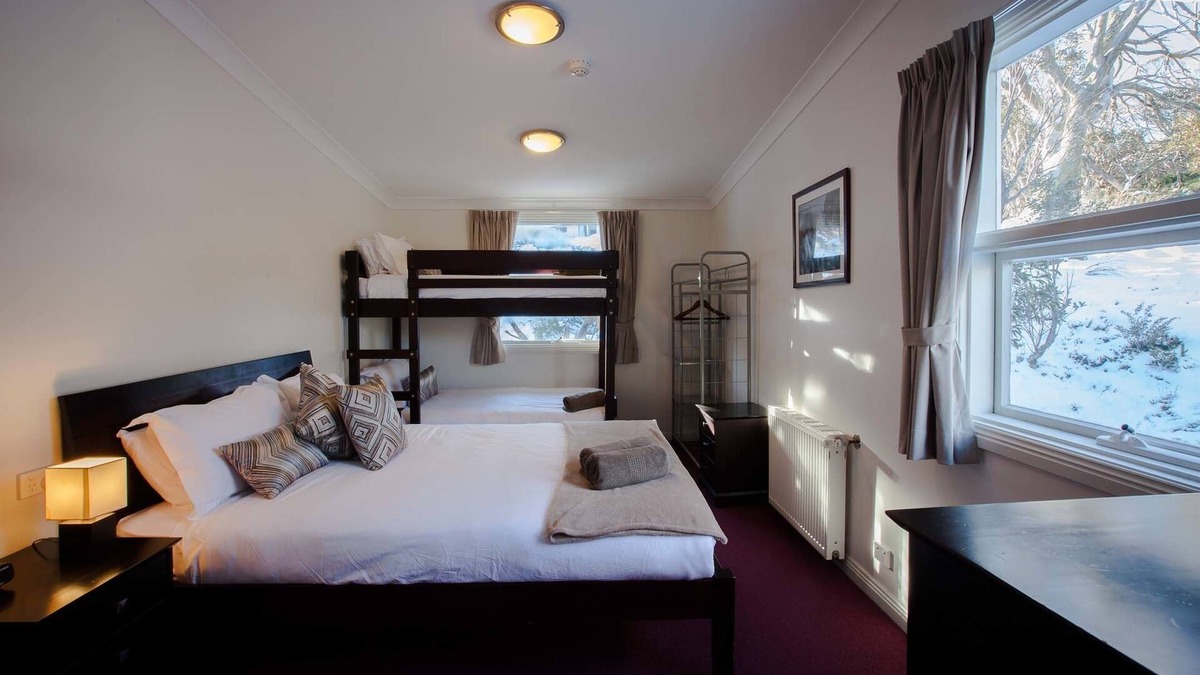 Smiggin Holes Bed & Breakfast | The Lions Lair