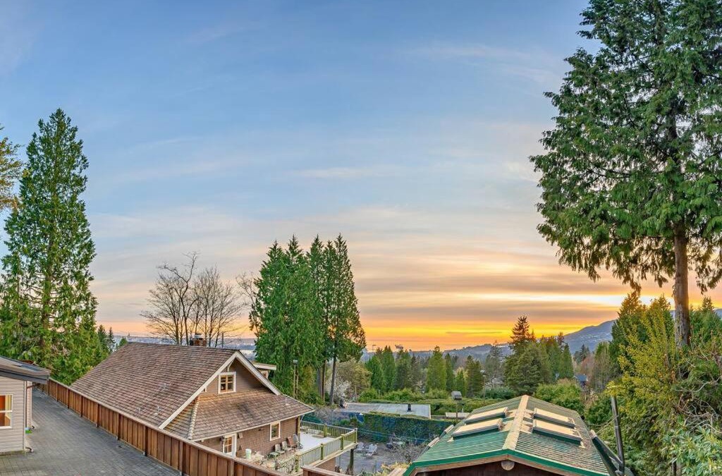 Upper Lonsdale Apartment | The Lions Self Contained Suite, Shared Pool, Hot Tub, Views