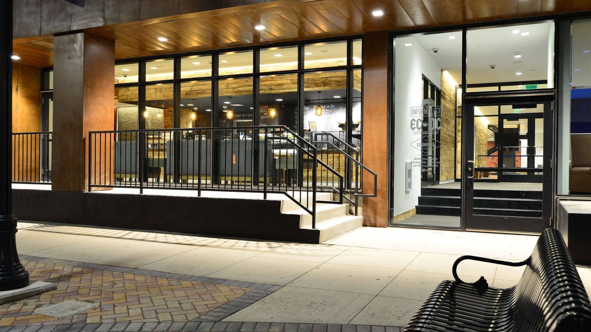 Downtown Eau Claire Hotel | The Lismore Eau Claire - a DoubleTree by Hilton