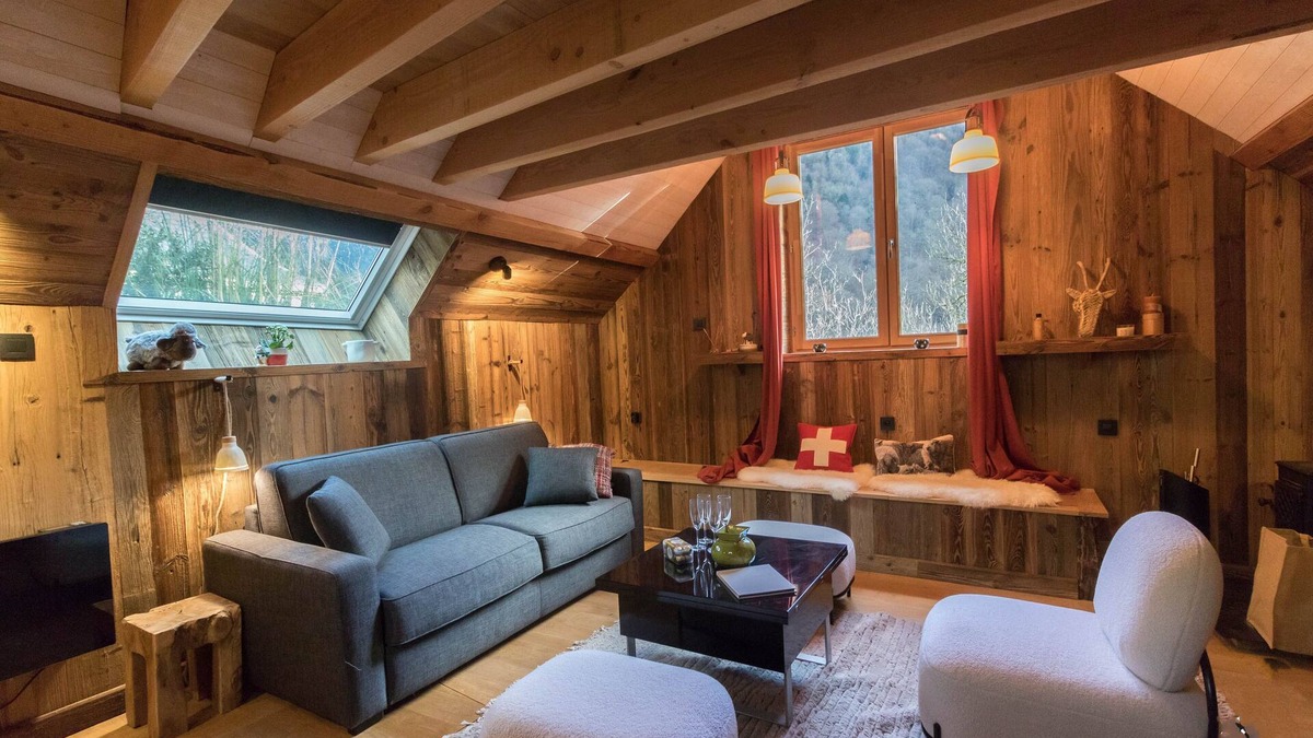 Melles Ski Chalet | 🏔 The Little Barn – A Cozy Hideaway in the Heart of the Pyrenees