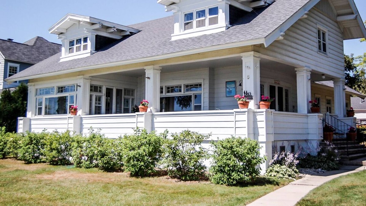 Harbor Springs Cottage | The Little Castle - 5 Beach - 3 Cottages - Private Waterfront, Walk to Town