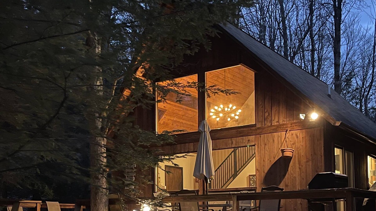 Lake Ariel Ski Chalet | The Little Chalet in the Woods