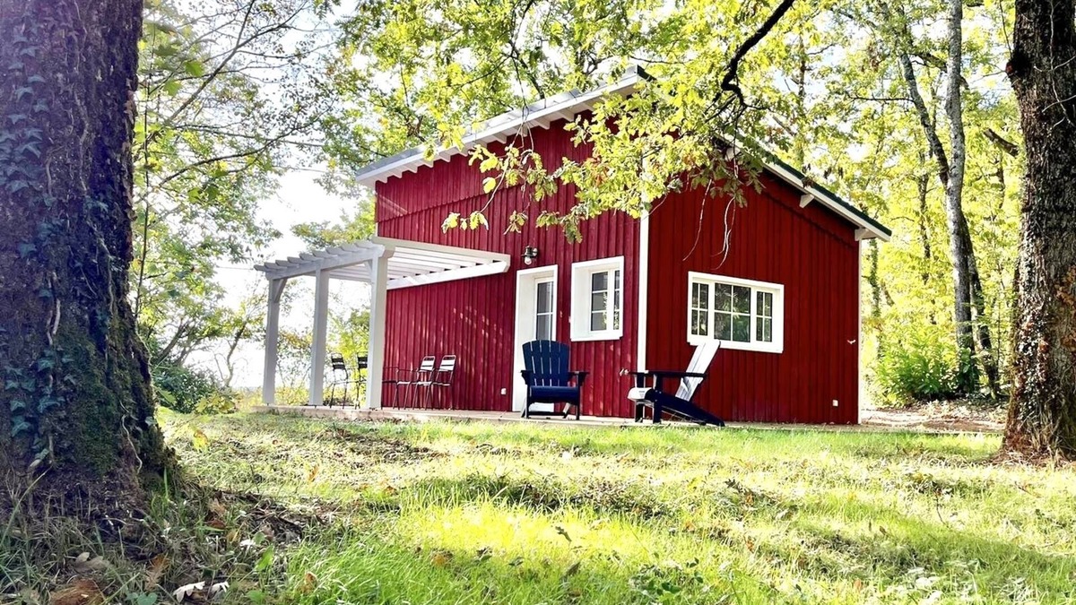 Frayssinet-le-Gelat Cottage | The little house on the edge of the woods