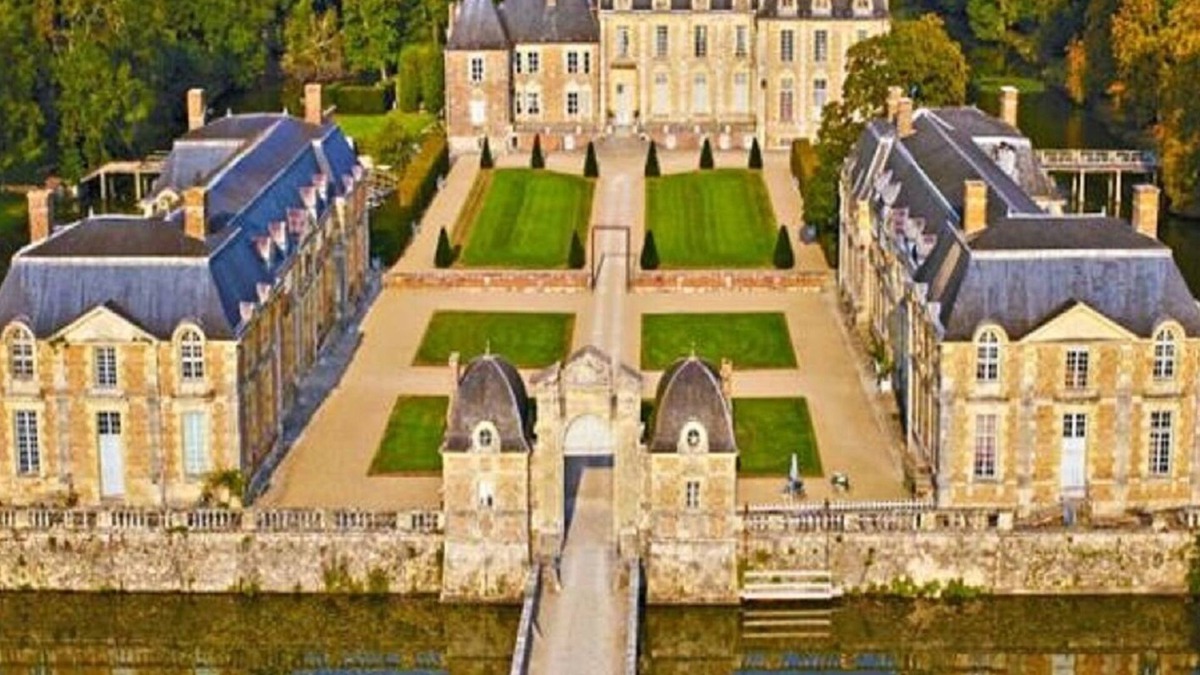 La Ferte-Saint-Aubin House | The little house solognote