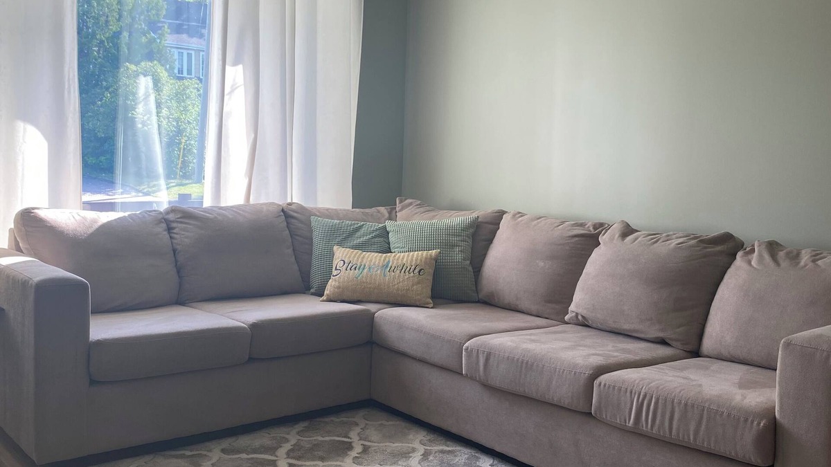Timiskaming District House | The Little Green House :2 bedroom house on river, short walk to downtown core