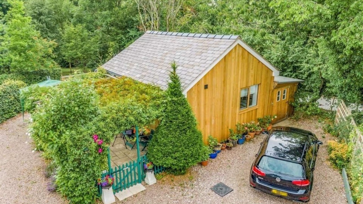 Graigfechan Cabin | The Little Gate House - A peaceful getaway with adventure on your doorstep
