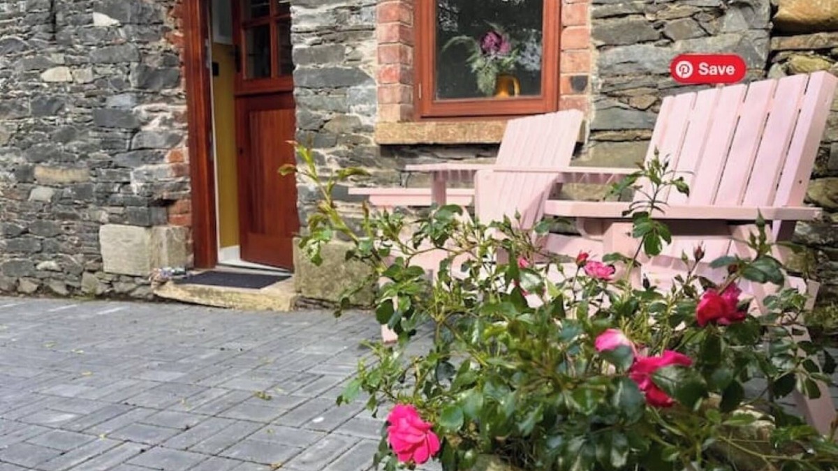 County Cavan Cottage | The Little Gem Stone Cottage Romantic Lakeside Retreat: Hot Tub, Sauna & Kayaksn