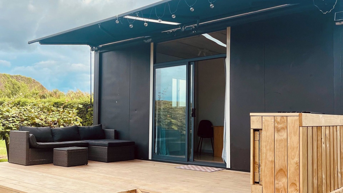 Tauranga Cabin | The Little Getaway - a night in the vines.