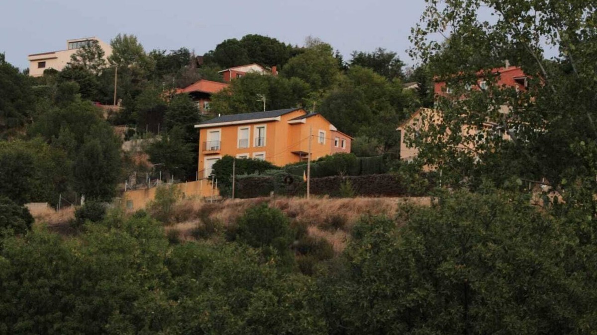 Robledo de Chavela House | The Little House of Art. Country house located at the foot of the mountain. Beautiful views