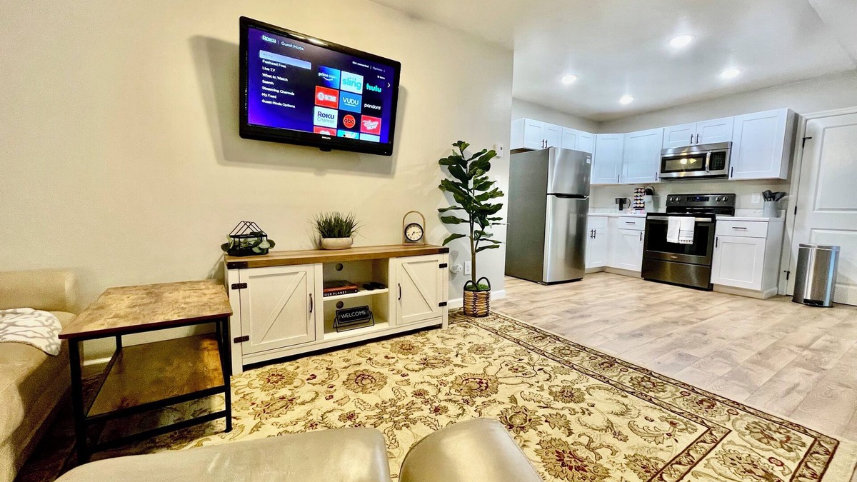 Honesdale Apartment | The Little Hayloft - Clean & Bright One Bedroom Loft in Honesdale, PA