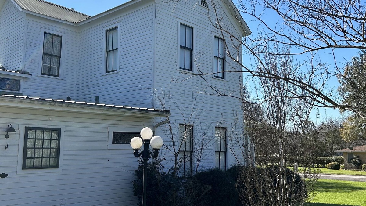 La Grange Cottage | The Little House, 3 blocks to city square and 20 mins to Round Top