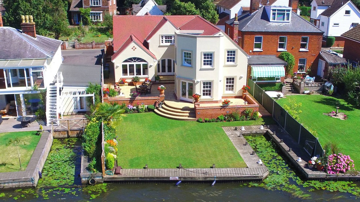 Horning House | THE LITTLE HOUSE, family friendly, with a garden in Horning