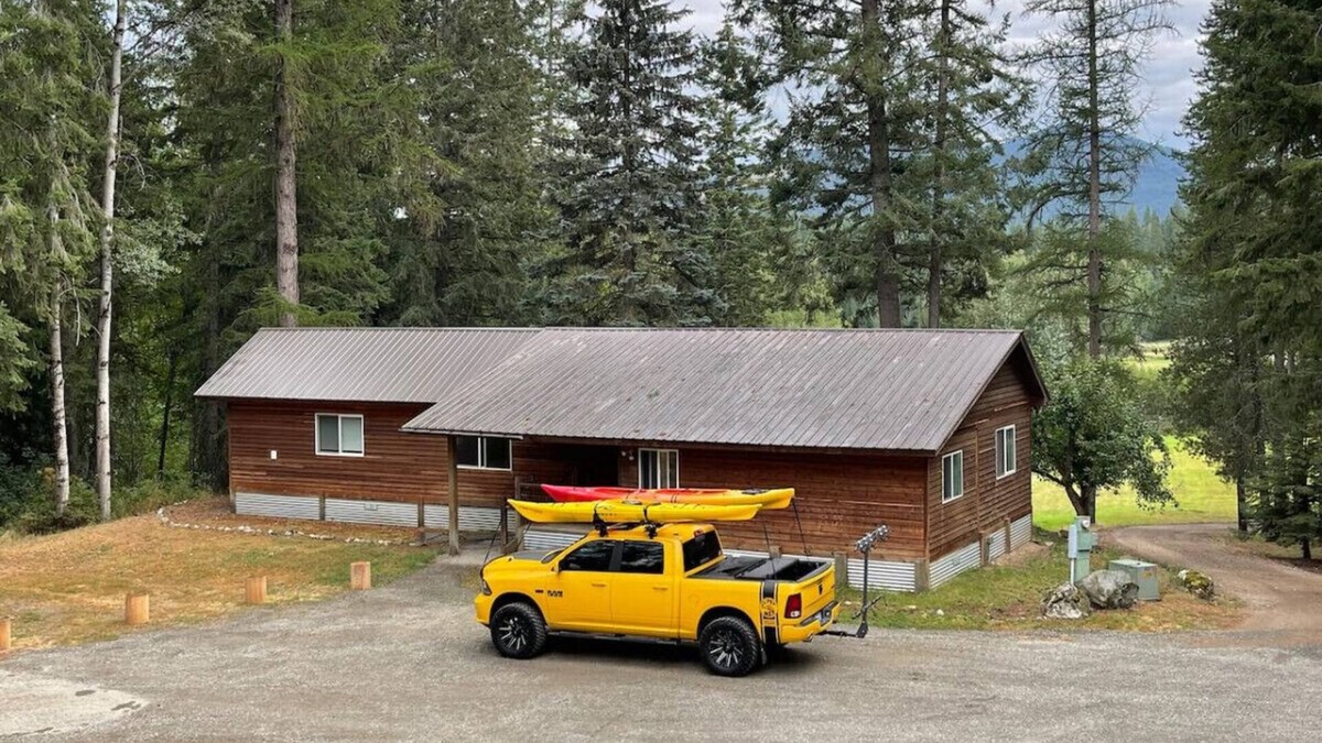 Sagle Cabin | The Little House in the woods