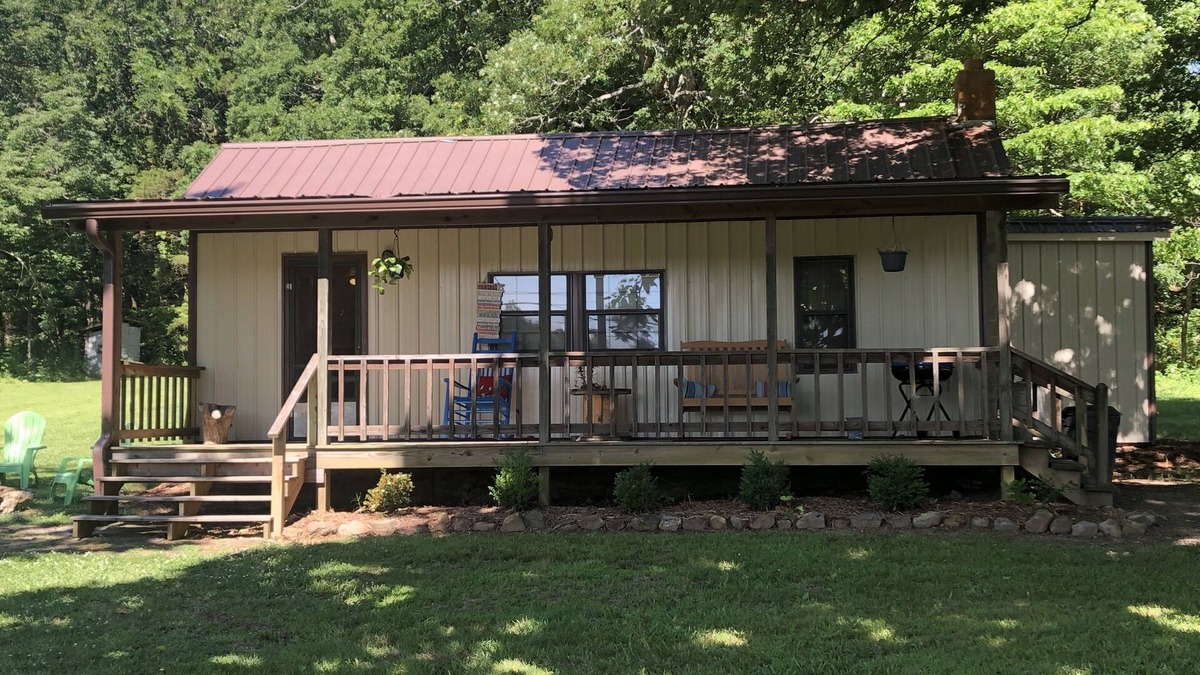 Mountain View Cabin | The Little House on the Hill.Mins from Mtn View's center. Wifi recently added