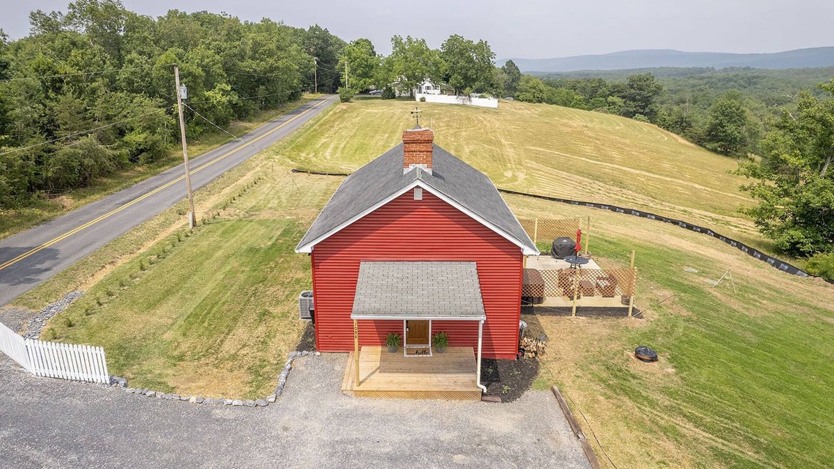 Cross Junction Apartment | The Little Red Schoolhouse