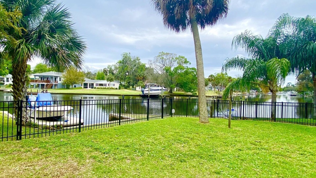 New Port Richey Cottage | The Little River Cottage-walk to downtown!