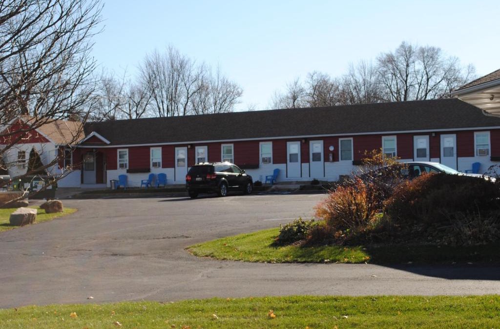 Mount Horeb Hotel | The Little Village