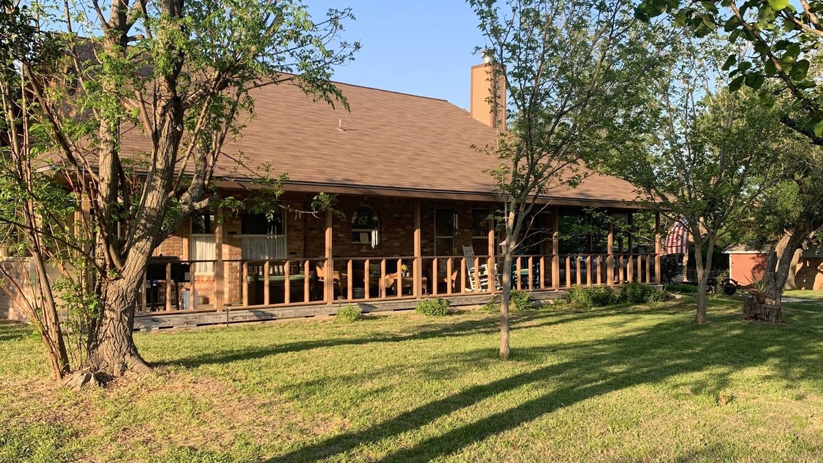 Salado House | The Live Oak Home: private area with song birds, wildlife and bright stars.