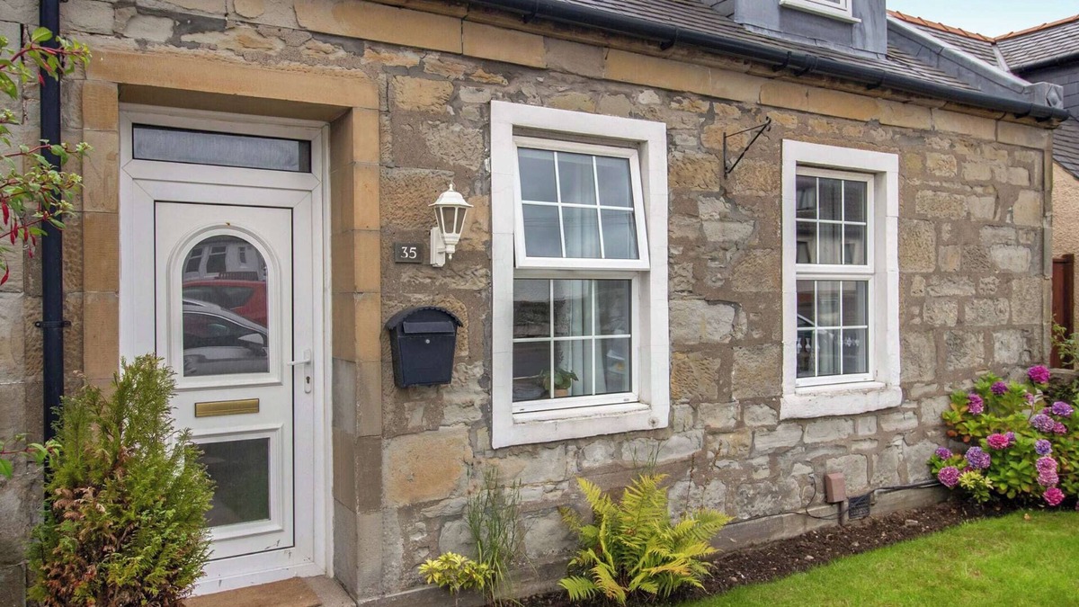 Troon Cottage | The Loans Inn Cottage