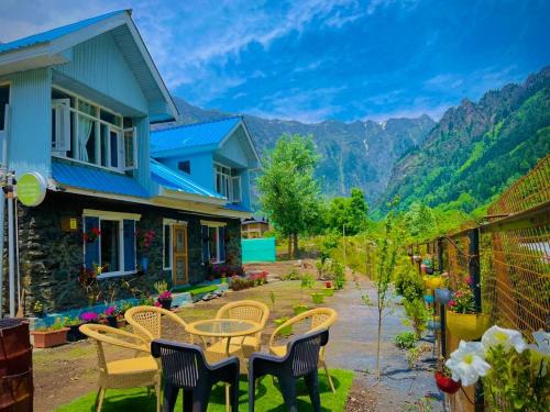 Gund House | The Local Cottage