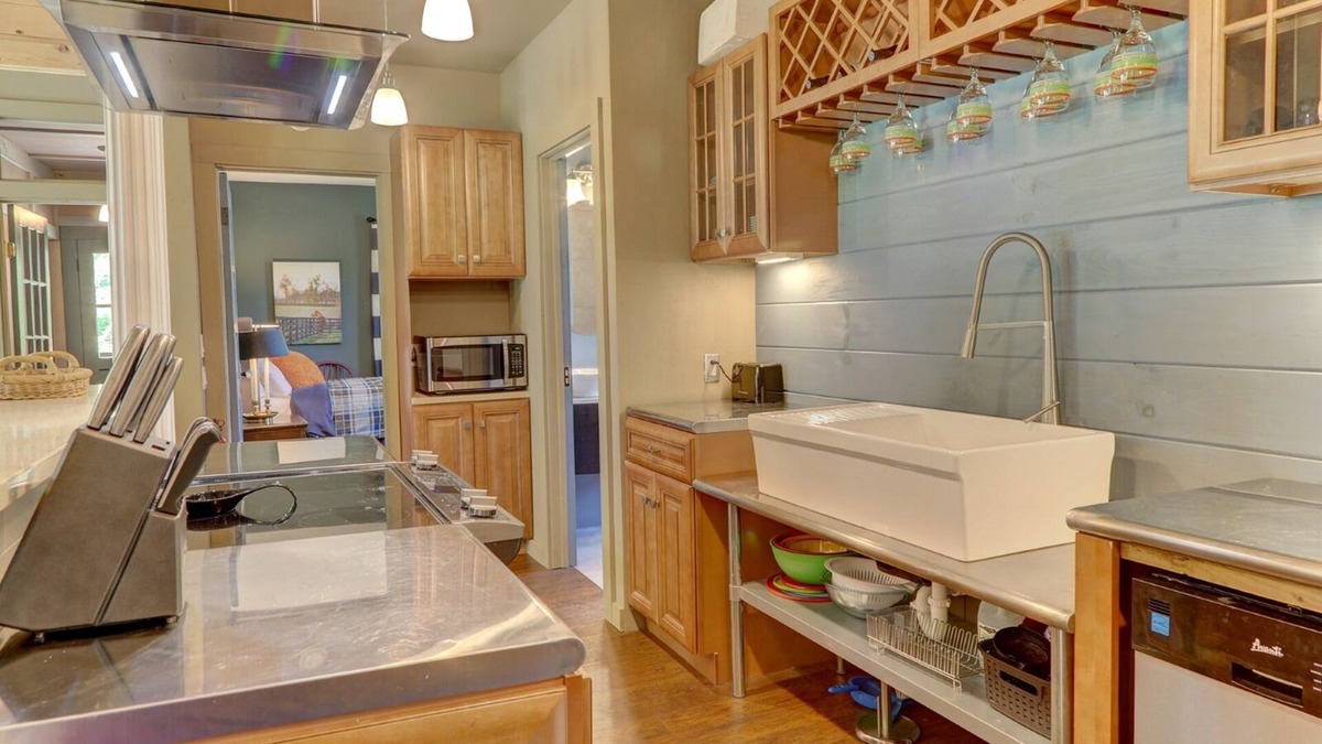 Amenia Cabin | The Lodge- 3-bedroom with WiFi, AC and pool in gorgeous Amenia