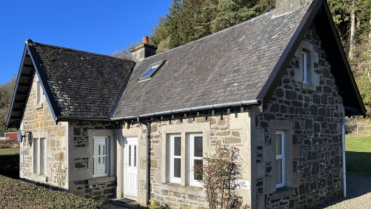 Lochgilphead Cottage | The Lodge - a lodge that sleeps 6 guests in 3 bedrooms