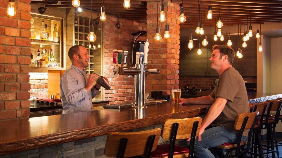Nakusp Hotel | The Lodge at Arrow Lakes