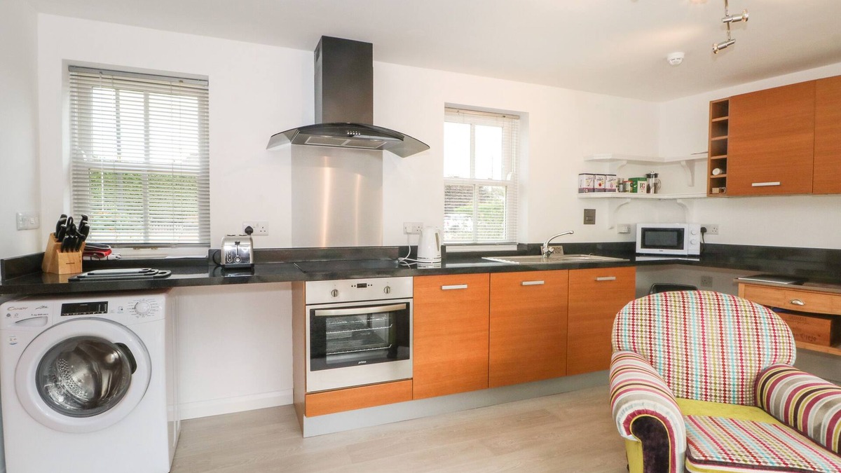 Holt Cottage | THE LODGE AT CROSS COTTAGE, romantic in Holt, North Wales