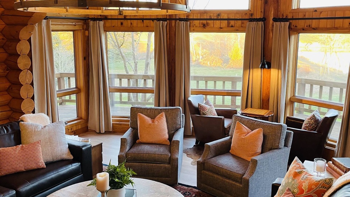Boring Cabin | The Lodge at Dolan Creek Farm with private hot tub.