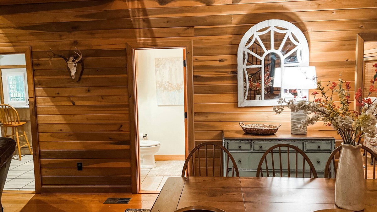Oakland Cabin | The Lodge at Enid LakennOxford, MS Retreat and Enid Lake fishing lodge